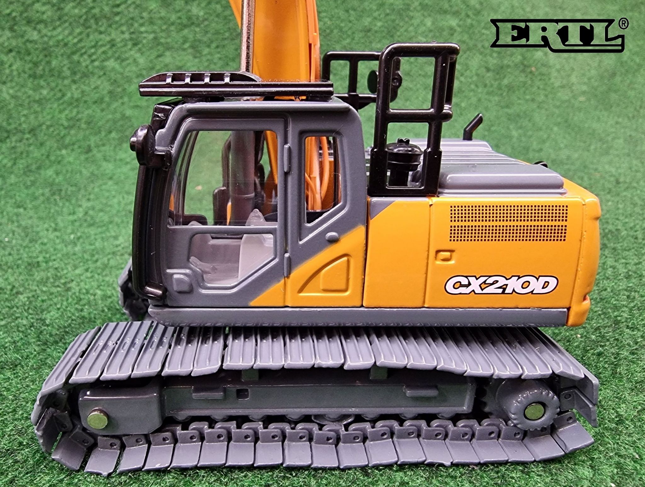 Britains Case CX210D Excavator - 1:50 Scale